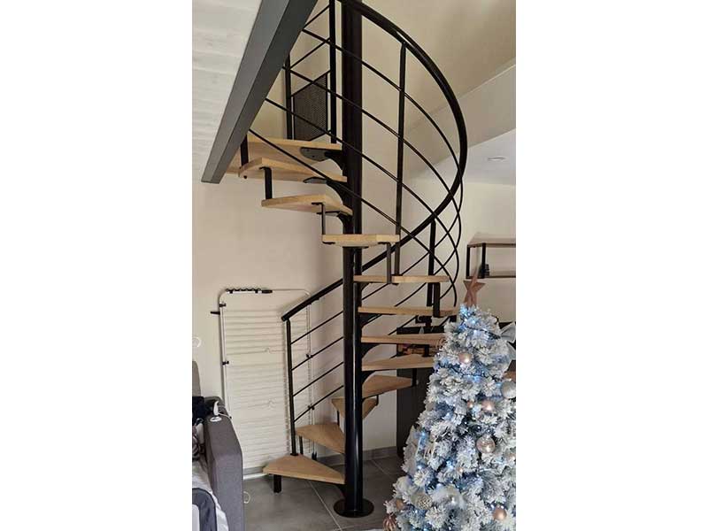 Réalisation d'un escalier hélicoïdale sur la commune de Saint Denis de Pile proche de Libourne | Menuiserie Gerbeaud David