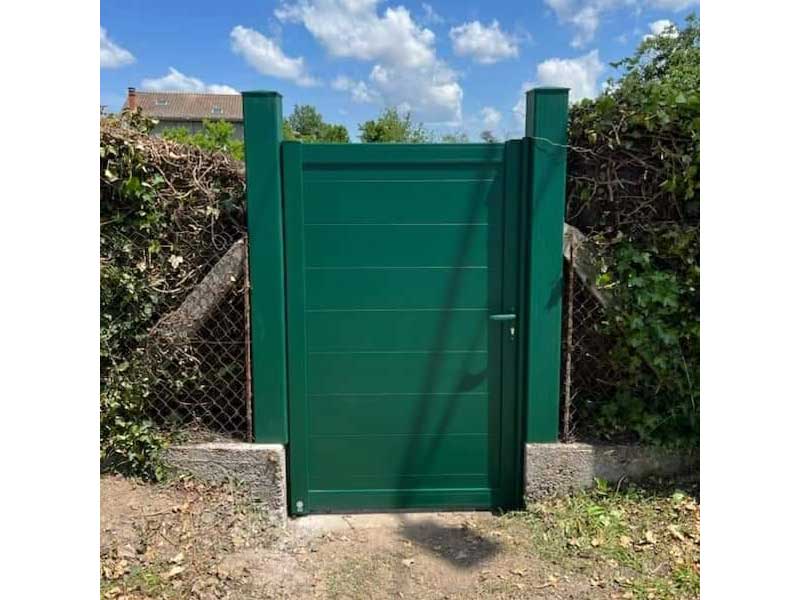 Installation d'un portillon en aluminium sur la commune de Coutras proche de Libourne | Menuiserie Gerbeaud David