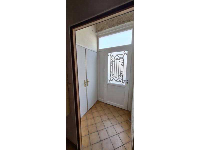Installation d'une porte d'entrée sur mesure dans un immeuble à Bordeaux | Menuiserie Gerbeaud David