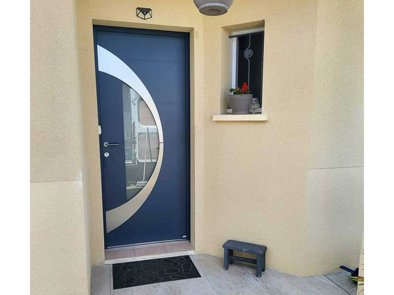 Remplacement d'une porte d'entrée en aluminium sur la commune de Coutras proche de Libourne | Menuiserie Gerbeaud David