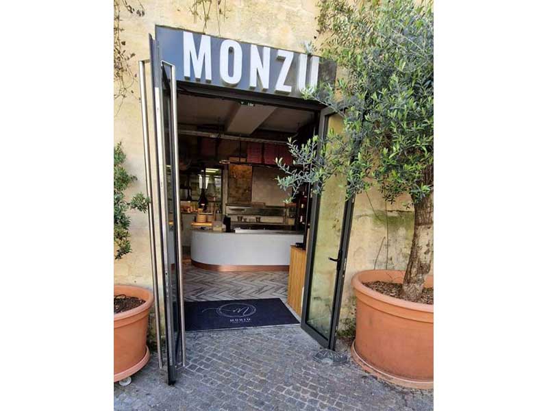 Installation de portes en aluminium pour le restaurant LE MONZU à Bordeaux | Menuiserie Gerbeaud David