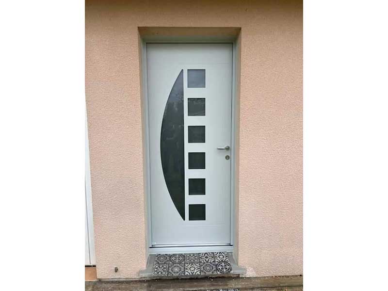 Installation d'une porte d'entrée en acier sur la commune de Coutras proche de Libourne | Menuiserie Gerbeaud David