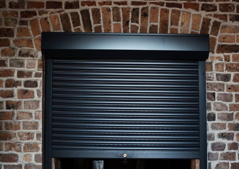 Découvrez les avantages et le coût des volets roulants en aluminium sur mesure avec SARL Gerbeaud à Libourne. Sécurité, confort et esthétisme à votre portée.